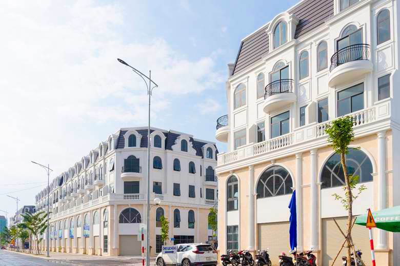
Nhiều sản phẩm tại nhà phố thương mại Đại lộ Đông Tây được cấp sổ đỏ