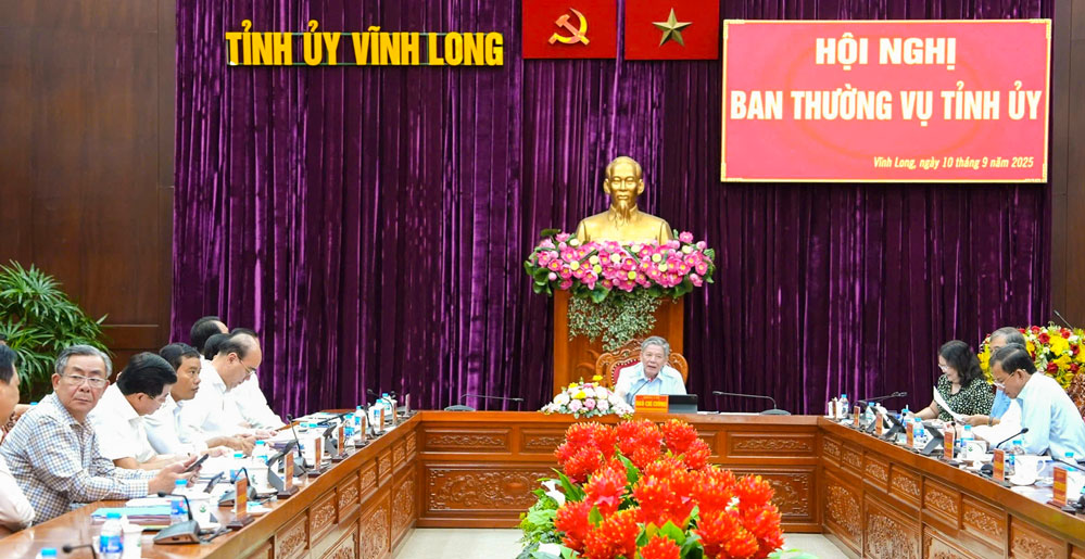 Bí thư Tỉnh ủy Vĩnh Long- Ngô Chí Cường chủ trì hội nghị.