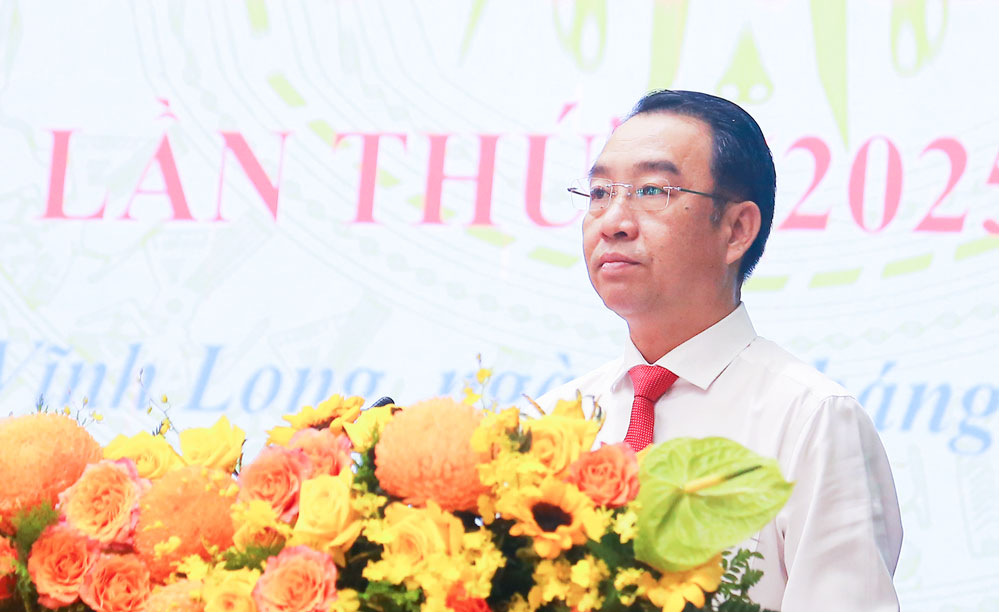 Đồng chí Lữ Quang Ngời- Phó Bí thư Tỉnh ủy, Chủ tịch UBND tỉnh, Chủ tịch Hội đồng Thi đua- Khen thưởng tỉnh phát biểu khai mạc.