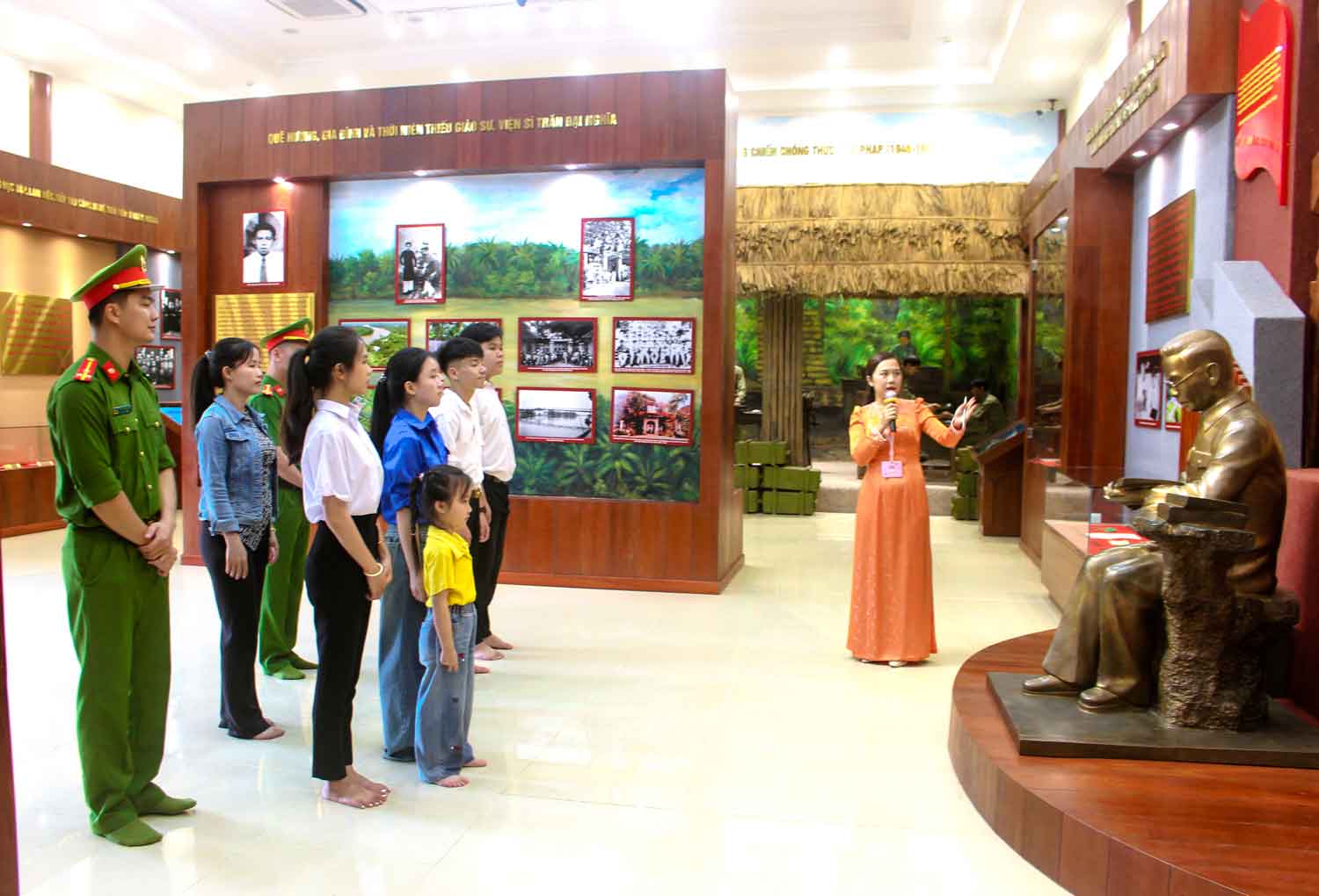 Thấm nhuần hơn trách nhiệm đối với đất nước, người trẻ càng phải nuôi dưỡng hoài bão, lý tưởng cao đẹp.
