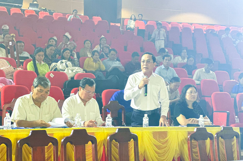 Phó Bí thư Tỉnh ủy- Lâm Minh Đằng đóng góp ý kiến tại buổi tổng duyệt