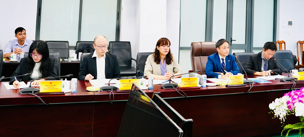 Đoàn công tác của Văn phòng JETRO tại TP Hồ Chí Minh tìm hiểu, trao đổi về tiềm năng, cơ hội hợp tác với tỉnh Vĩnh Long.