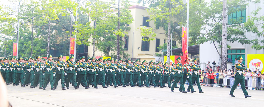 Khối Sĩ quan Biên phòng, luôn thực hiện tốt phương châm “Đồn là nhà, biên giới là quê hương, đồng bào các dân tộc là anh em ruột thịt”.