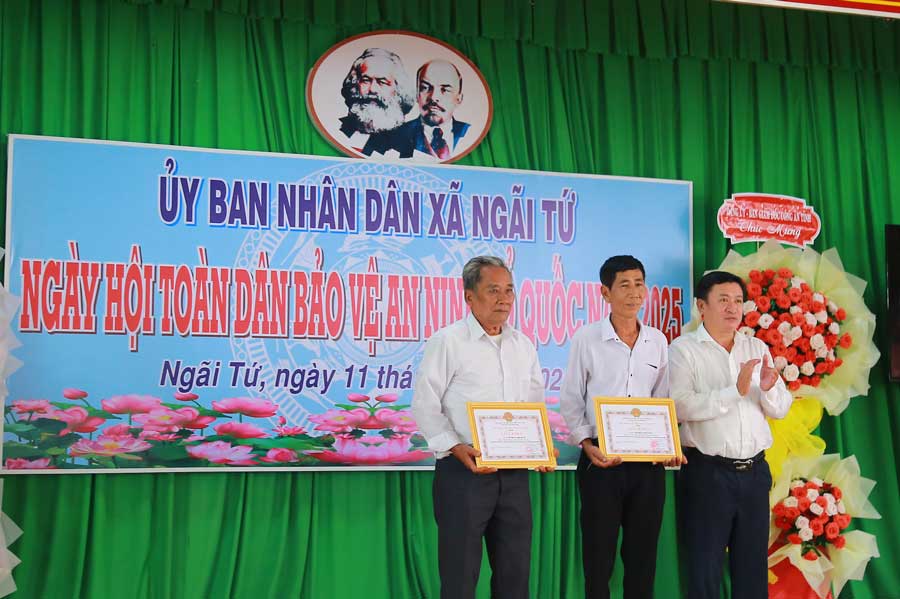 Nhiều cá nhân, điển hình tiên tiến phong trào Toàn dân bảo vệ an ninh Tổ quốc được khen thưởng, góp phần đưa phong trào ngày càng phát triển.