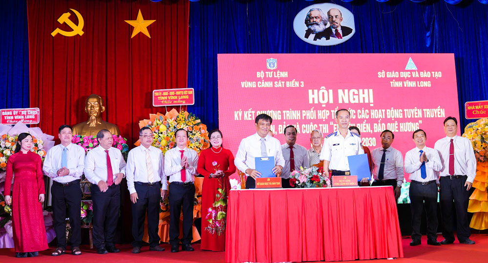 Sở Giáo dục và Đào tạo ký kết với Bộ Tư lệnh vùng Cảnh sát biển 3.