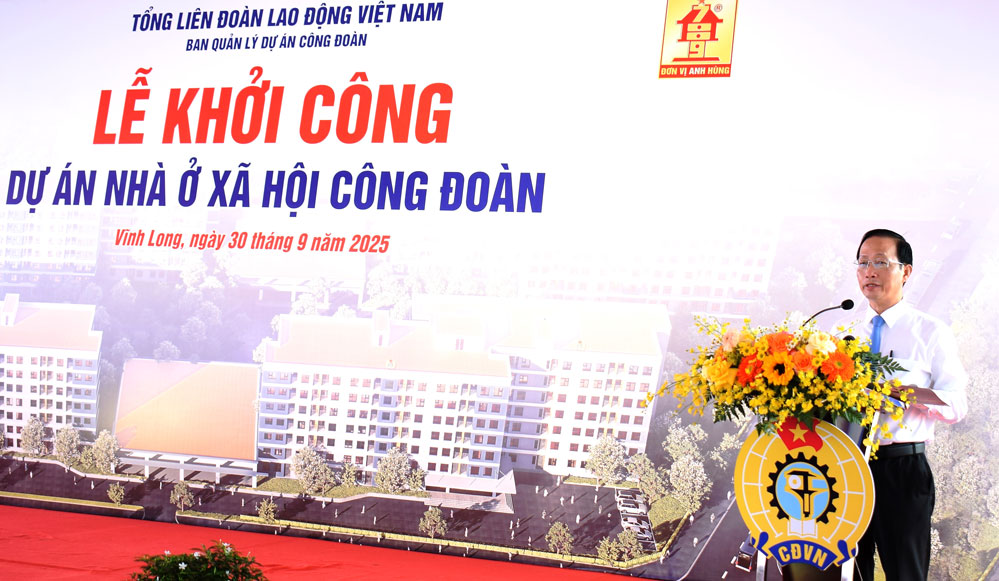 Ông Nguyễn Trúc Sơn- Ủy viên Ban Thường vụ Tỉnh ủy, Phó Chủ tịch UBND tỉnh phát biểu tại lễ khởi công.