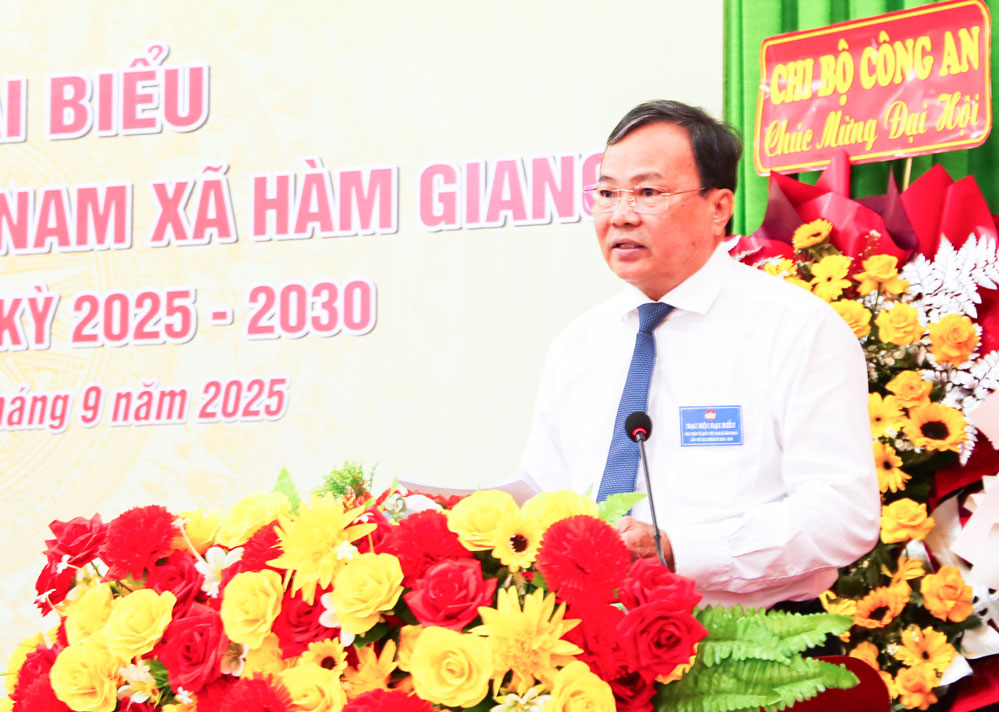 Đồng chí Lê Văn Hẳn- Phó Bí thư Tỉnh ủy, Chủ tịch Ủy ban MTTQ Việt Nam tỉnh phát biểu chỉ đạo tại Đại hội.