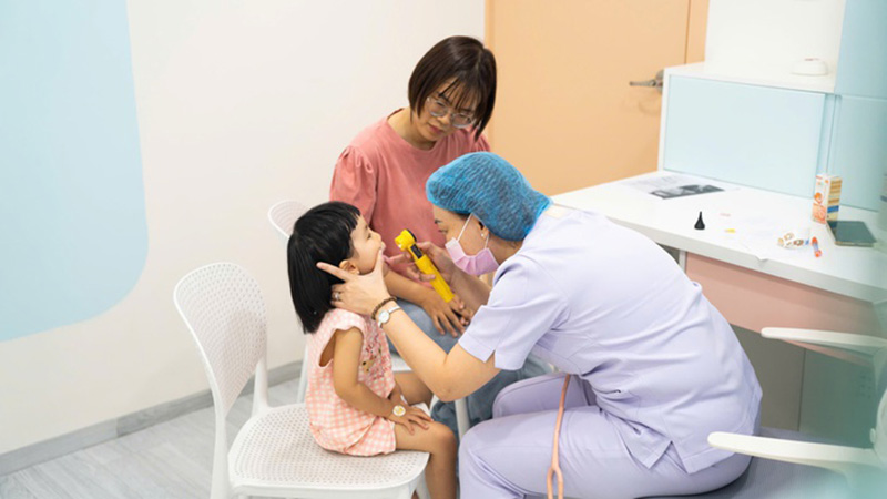 Theo Nghị quyết 72, bác sĩ, dược sĩ... được xếp lương từ bậc 2 của chức danh nghề nghiệp tuyển dụng.
