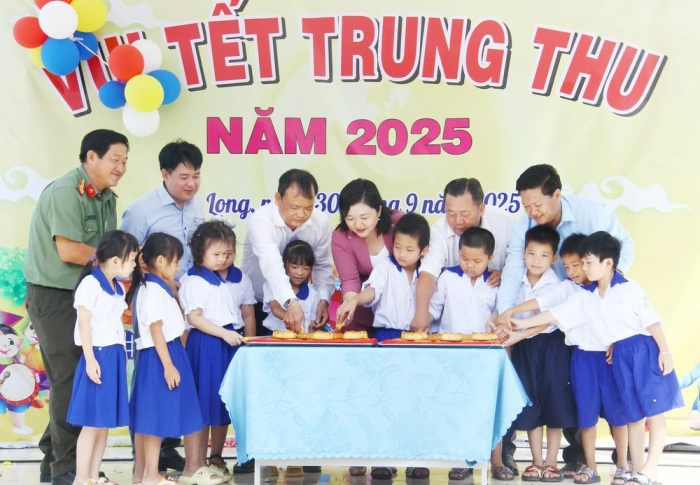 Nhiều đơn vị tổ chức “Trung thu cho em”