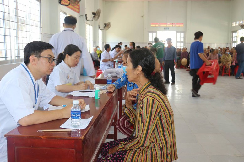 Tăng cường bảo vệ, chăm sóc và nâng cao sức khỏe nhân dân.