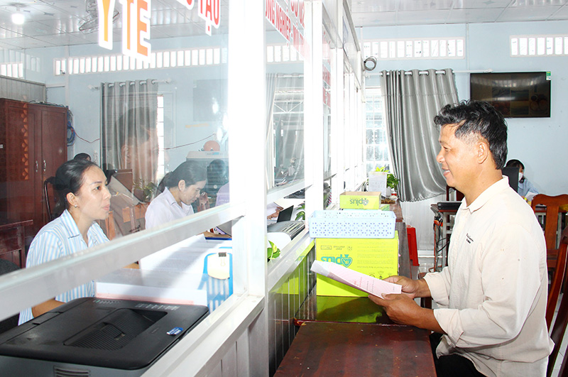 Quy trình tiếp nhận- giải quyết thủ tục hành chính được chuẩn hóa; ứng dụng công nghệ thông tin và chuyển đổi số giúp giảm thời gian, chi phí đi lại cho người dân.