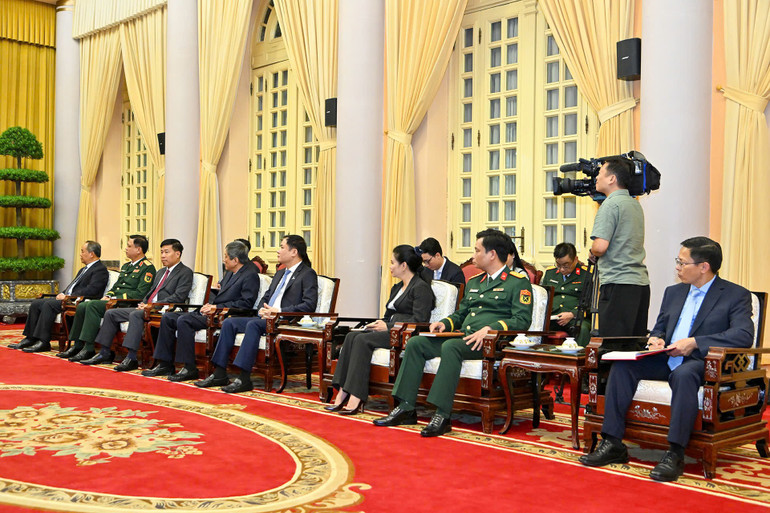 Các đại biểu Việt Nam cùng tham dự buổi tiếp. (Ảnh: Thủy Nguyên)