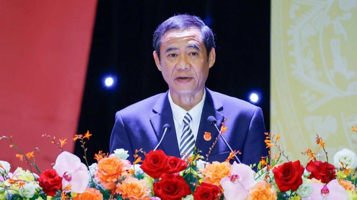 Ông Nguyễn Thái Học, Phó Bí thư Đảng ủy MTTQ, các đoàn thể Trung ương trình bày Báo cáo tổng hợp ý kiến tham gia vào dự thảo các Văn kiện trình Đại hội đại biểu toàn quốc lần thứ XIV của Đảng.