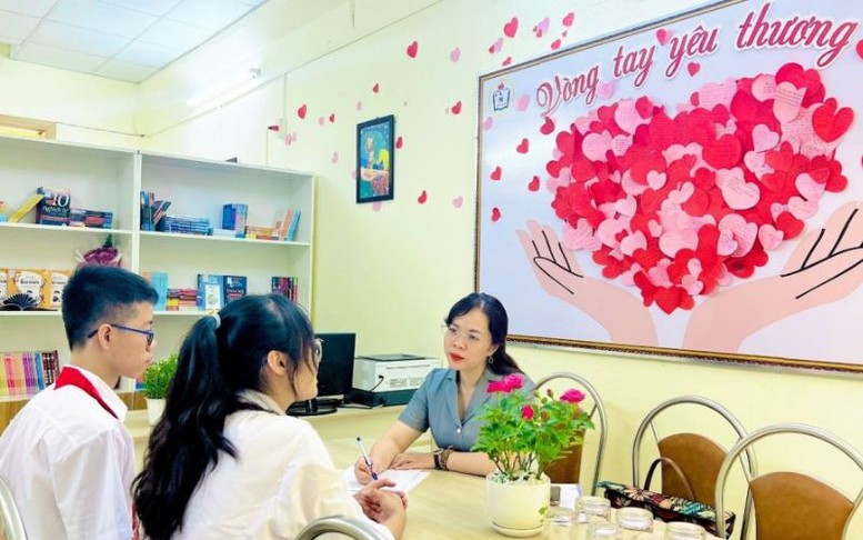 Người học là trung tâm, không phân biệt đối xử; bảo đảm bình đẳng, khách quan, chuẩn mực giữa người học với người thực hiện công tác tư vấn học đường.