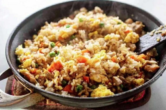 Mẹo rang cơm vàng giòn, bắt mắt