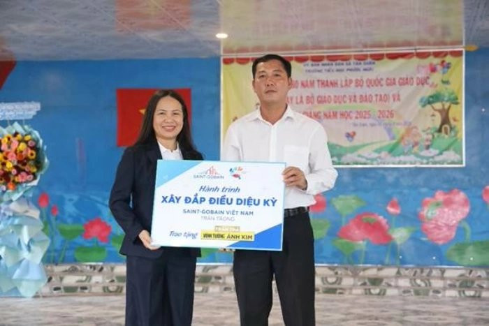 Saint-Gobain Việt Nam đồng hành cùng địa phương cải tạo không gian sống và học tập