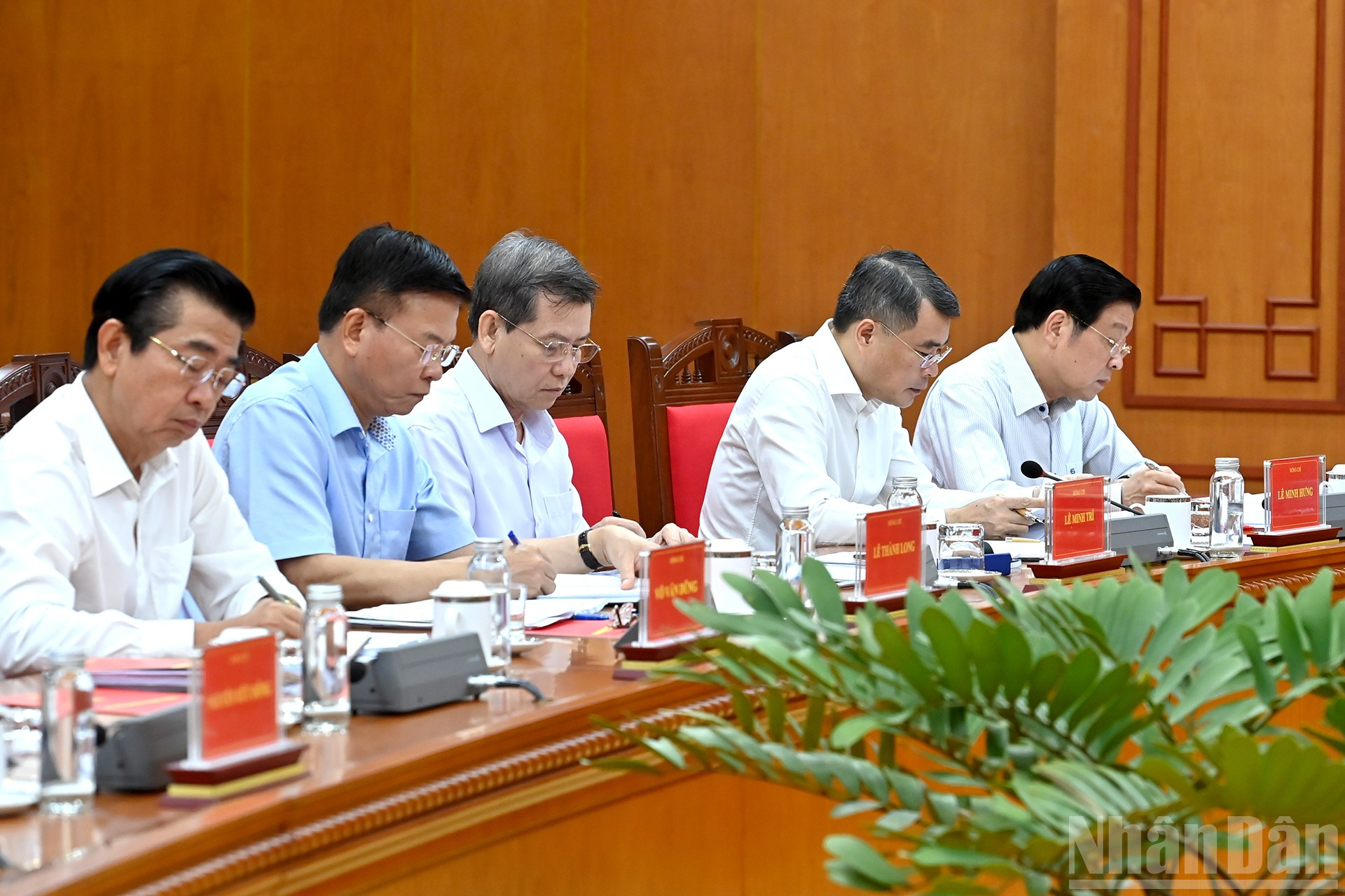 Các đồng chí Thường trực Ban Chỉ đạo tham dự cuộc họp.