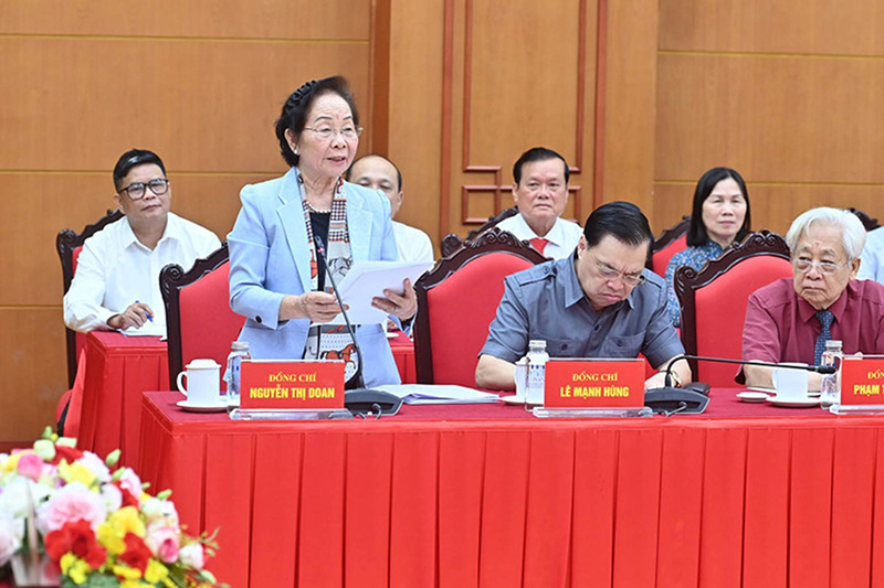 Đồng chí Nguyễn Thị Doan, nguyên Ủy viên Trung ương Đảng, nguyên Phó Chủ tịch nước, Chủ tịch Hội khuyến học Việt Nam phát biểu tại cuộc gặp. (Ảnh: ĐĂNG KHOA)