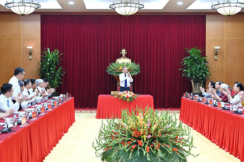 Tổng Bí thư Tô Lâm chủ trì buổi gặp mặt Ban Thường vụ Trung ương Hội Khuyến học Việt Nam. (Ảnh: ĐĂNG KHOA)