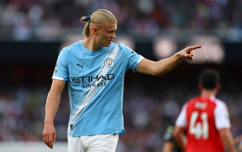 Haaland ghi bàn mở tỉ số cho Man City trong trận hòa Arsenal 1-1 - Ảnh: REUTERS