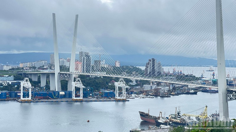 Thành phố cảng Vladivostok. (Ảnh: XUÂN HƯNG)