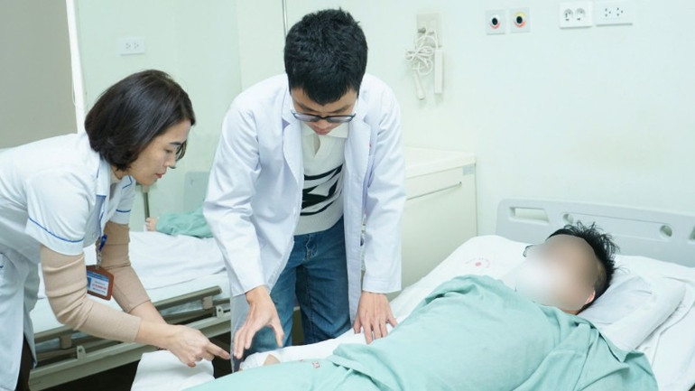 Bộ Y tế đề xuất từ năm 2026, bác sĩ, bác sĩ y học dự phòng và dược sĩ được xếp lương từ bậc 2. (Ảnh minh họa).