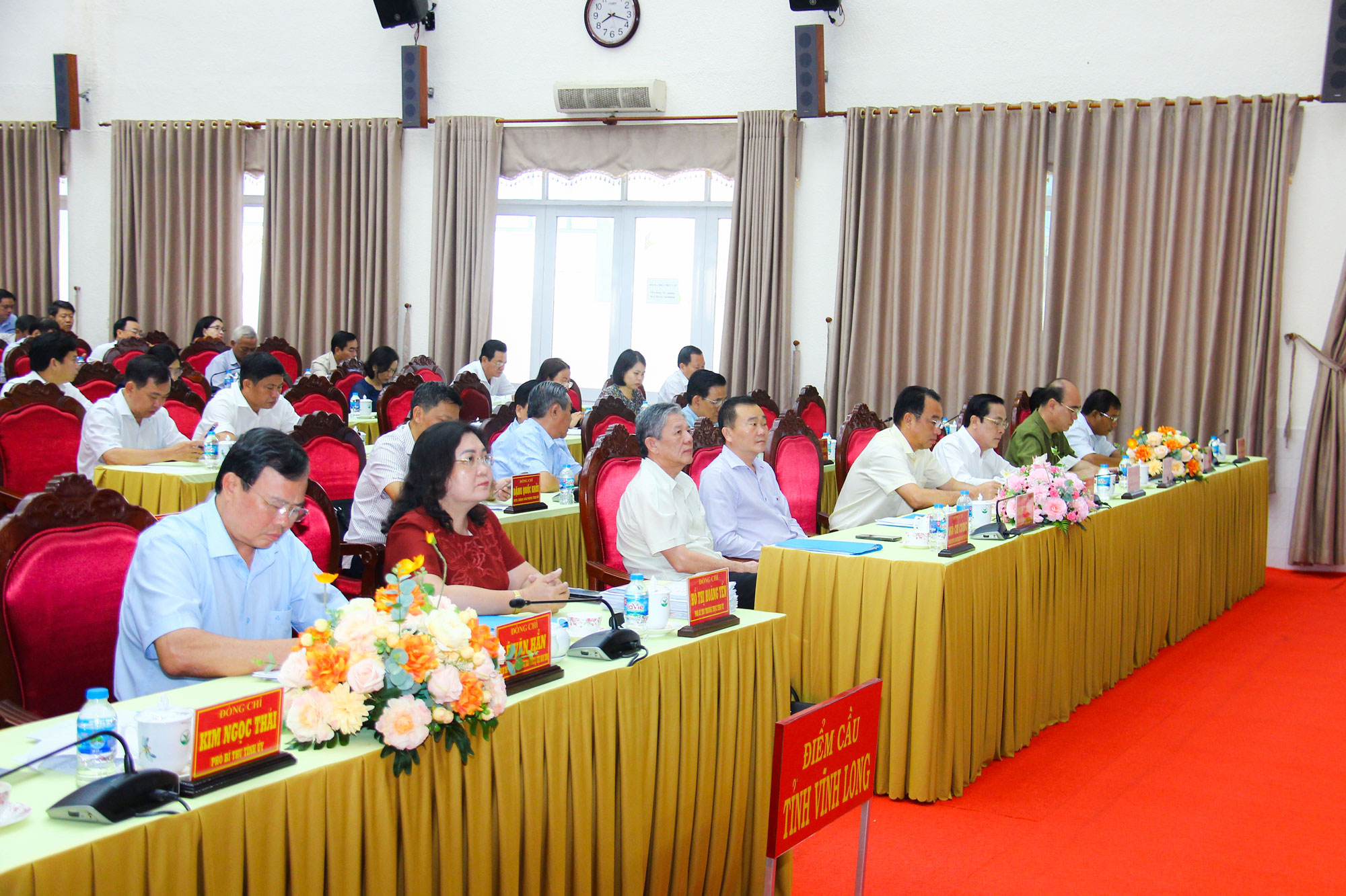 Đại biểu tham dự tại điểm cầu Vĩnh Long.

