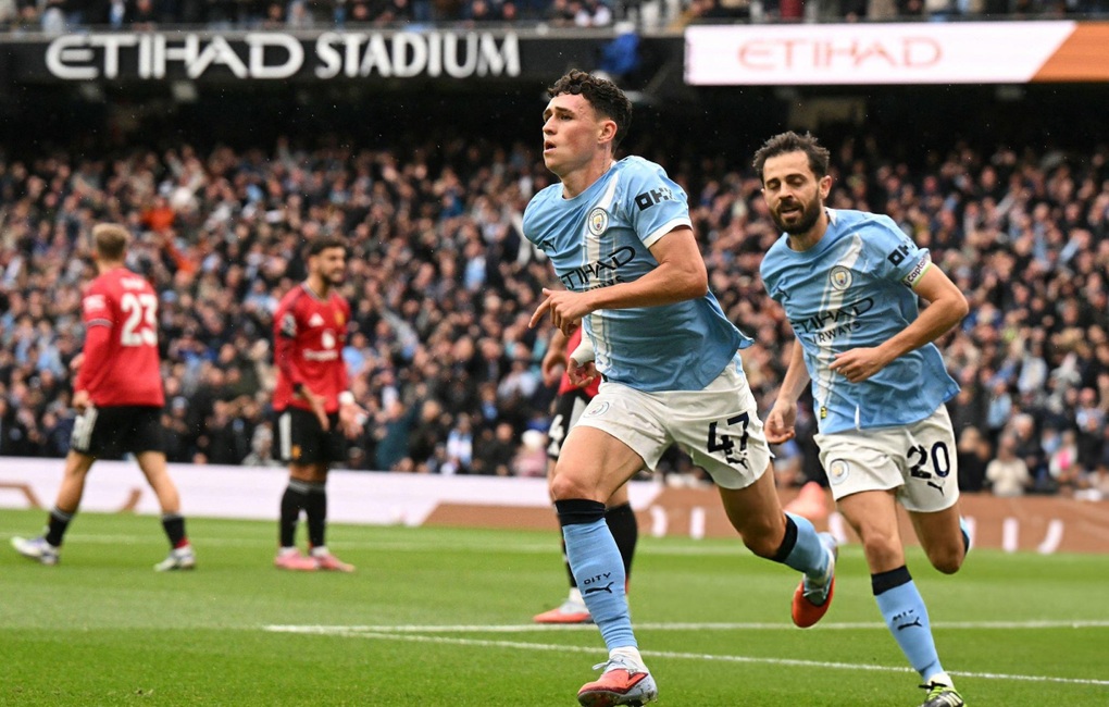 Foden ăn mừng sau khi ghi bàn vào lưới Man Utd.