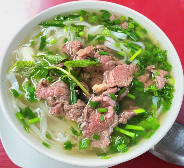 Phở bò – món ăn giàu dưỡng chất từ thịt đỏ. Ảnh: Thanh Mai