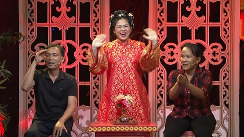 Những thử thách lạ mắt trong chương trình và niềm hân hoan của nhân vật khi nhận được số tiền mơ ước.