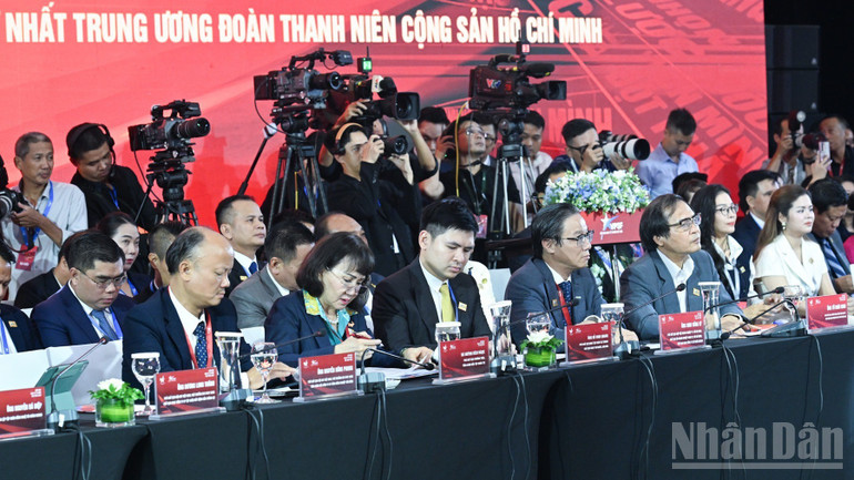 Lãnh đạo các tập đoàn, doanh nghiệp tư nhân tham dự Diễn đàn Kinh tế tư nhân Việt Nam 2025. (Ảnh: TRẦN HẢI)
