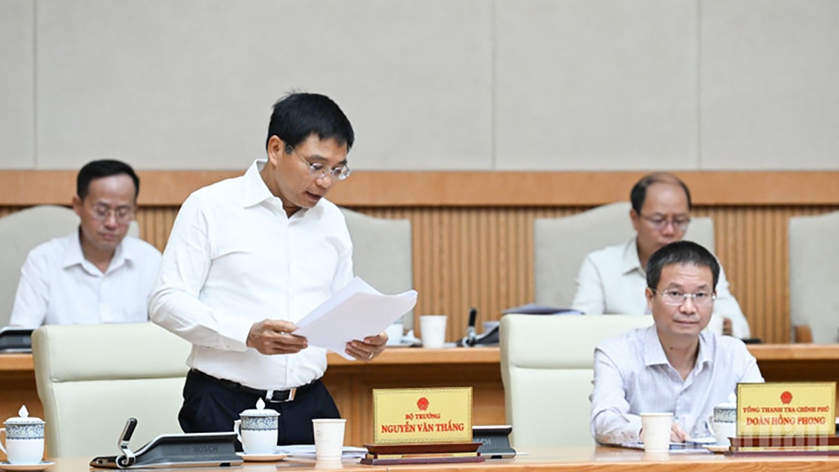 Bộ trưởng Tài chính Nguyễn Văn Thắng phát biểu ý kiến tại phiên họp. (Ảnh: TRẦN HẢI)