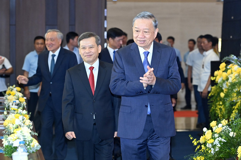 Tổng Bí thư Tô Lâm và các đồng chí lãnh đạo Đảng, Nhà nước dự Lễ kỷ niệm 80 năm Ngày truyền thống Tòa án nhân dân. (Ảnh: ĐĂNG KHOA)