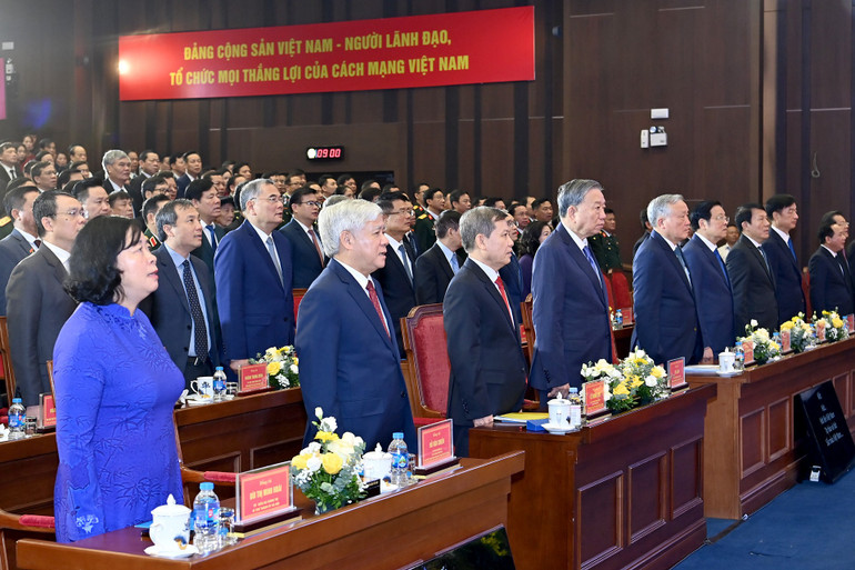 Tổng Bí thư Tô Lâm và các đồng chí lãnh đạo Đảng, Nhà nước dự Lễ kỷ niệm 80 năm Ngày truyền thống Tòa án nhân dân. (Ảnh: ĐĂNG KHOA)