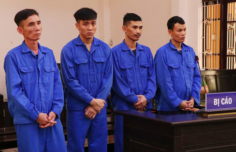 Các đối tượng tại phiên tòa xét xử.