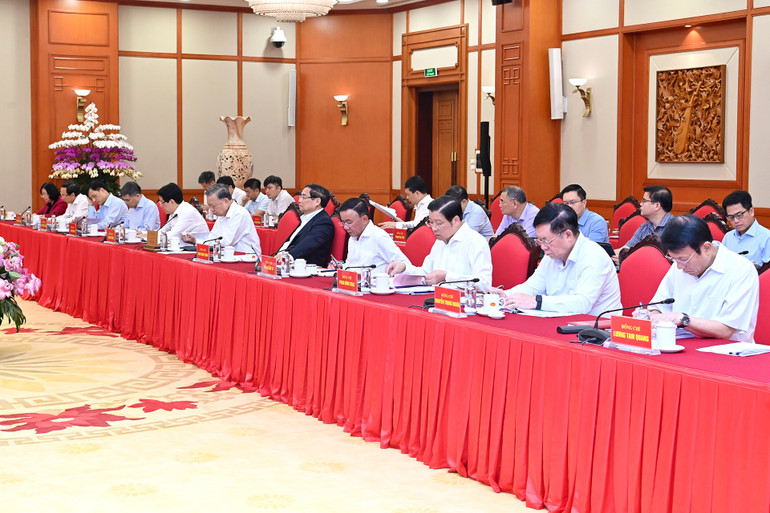 Tập thể Bộ Chính trị làm việc với Ban Thường vụ Đảng ủy Quốc hội. (Ảnh: ĐĂNG KHOA)