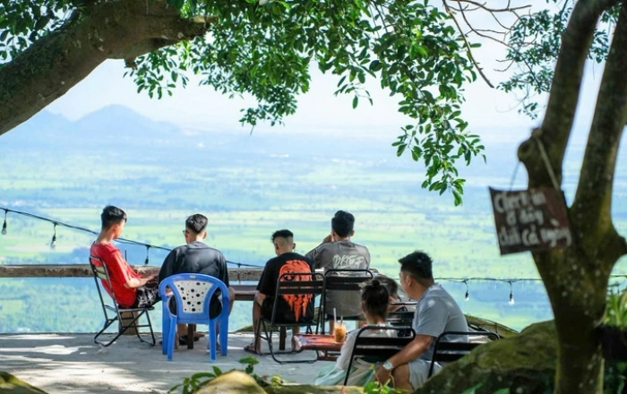 Trải nghiệm sống chậm trên 'nóc nhà' miền Tây