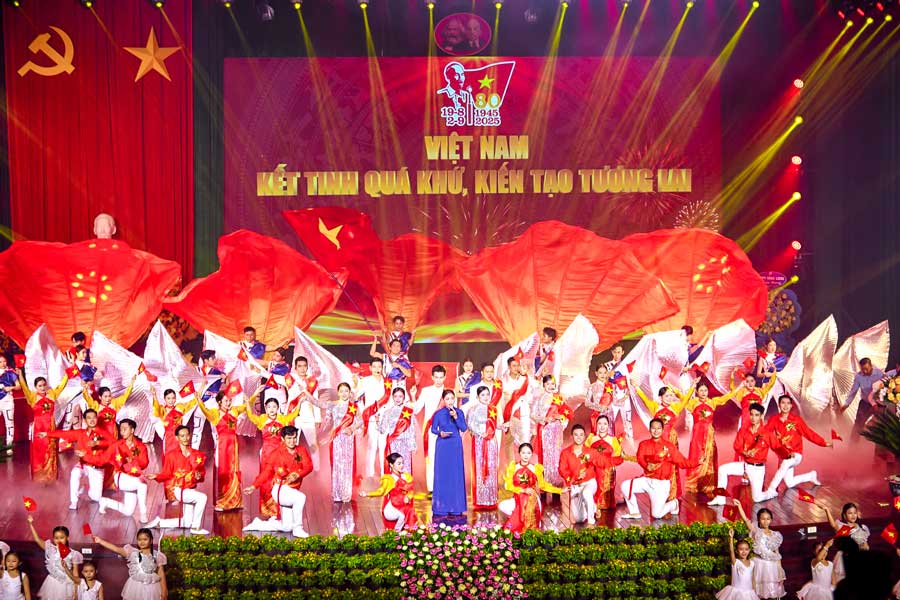 Âm nhạc luôn sát cánh song hành cùng đất nước trong mỗi chặng đường lịch sử.