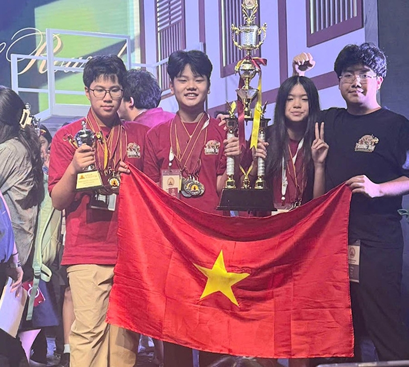 Top 3 Team Bowl: Nguyễn Vũ Hữu Đức, Hoàng Văn Minh Đức, Ngô Doanh Châu mang theo cờ tổ quốc trong hành trang đến xứ người.