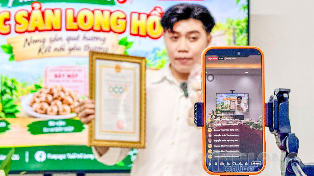 Các sản phẩm OCOP được rất nhiều khách hàng quan tâm tại buổi livestream.

