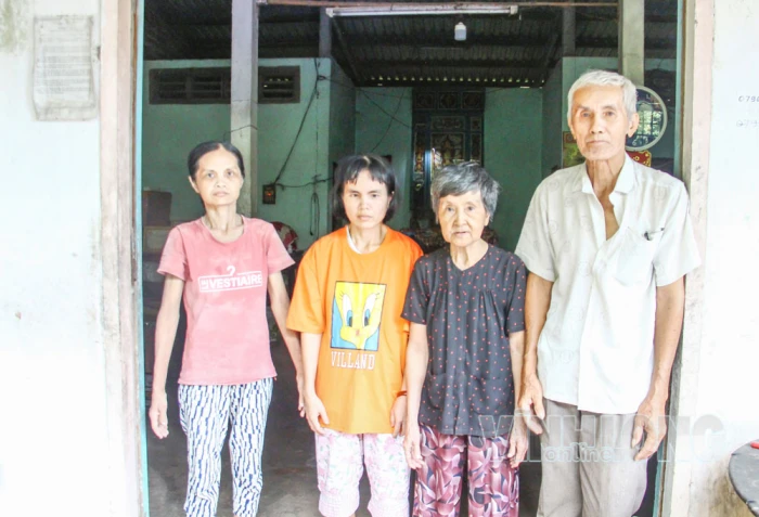 Cha mẹ già chăm 5 người con bệnh tật cần giúp đỡ