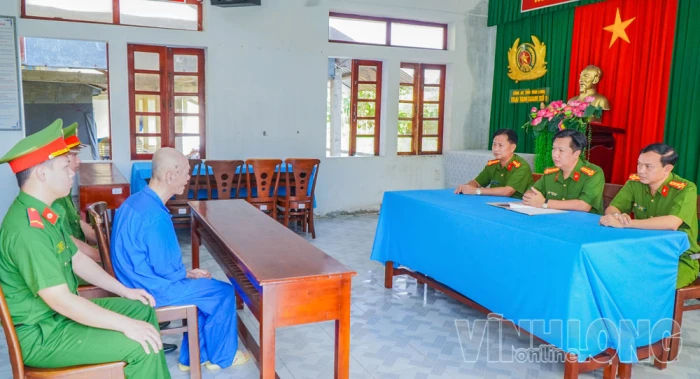 Lãnh đạo Công an tỉnh làm việc với đối tượng truy nã lẩn trốn 30 năm