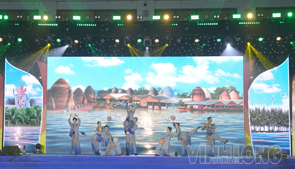 Văn nghệ sĩ sẽ đoàn kết sáng tạo, đưa nghệ thuật sân khấu đến gần hơn với công chúng hôm nay.

