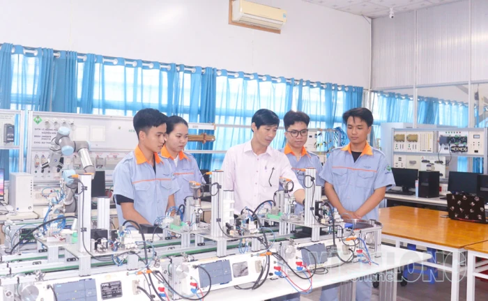 Chủ động tuyển chọn, đào tạo nguồn nhân lực chất lượng cao
