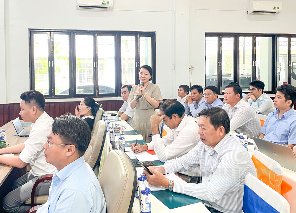 Đại biểu trao đổi giải pháp nâng cao chất lượng, hiệu quả sử dụng nguồn nhân lực vùng ĐBSCL. Ảnh: CAO HUYỀN


