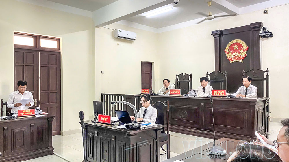 Xét xử án dân sự tại Tòa án nhân dân Khu vực 6- Vĩnh Long.

