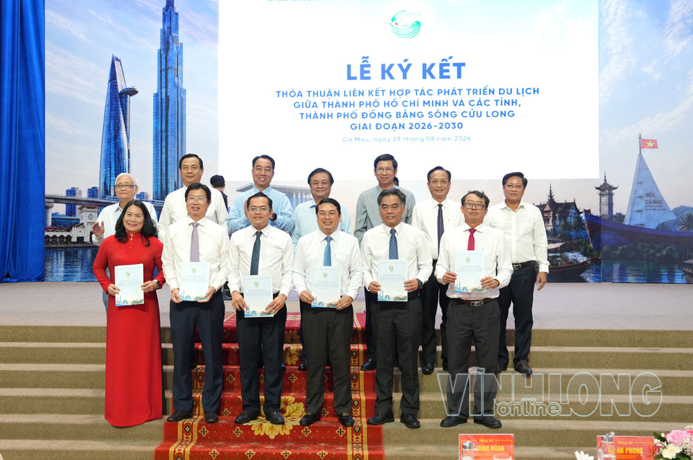Lãnh đạo UBND TP Hồ Chí Minh và UBND các tỉnh, thành ĐBSCL ký kết thỏa thuận hợp tác phát triển du lịch giai đoạn 2026-2030.

