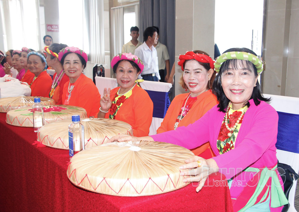 Duy trì vận động, kết nối cùng bạn bè giúp người cao tuổi tăng cường sức khỏe và có thêm niềm vui trong cuộc sống.

