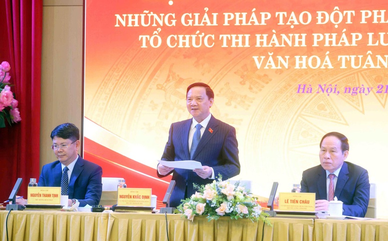 Phó Chủ tịch Quốc hội Nguyễn Khắc Định phát biểu gợi ý thảo luận tại Hội thảo - Ảnh: Phạm Kiên