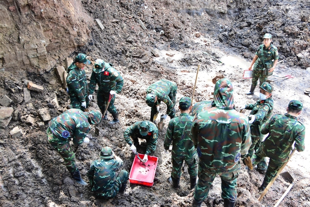 Công tác quy tập hài cốt liệt sĩ tại công viên Lê Thị Riêng ngày 28.9

ẢNH: BỘ TƯ LỆNH TP.HCM CUNG CẤP.

